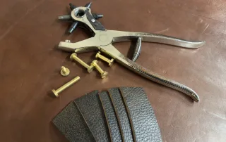 fibbie per cinture, materiali cinture ingrosso, componenti cinture, accessori cinture b2b, fibbie metallo, fibbie nickel free, fibbie ottone, fibbie design, fibbie classiche, fibbie automatiche, fibbie ad ardiglione, fibbie piastre, fibbie satinate, pelle cintura ingrosso, cuoio cintura, pelle pieno fiore, pelle rigenerata, pelle scamosciata, pelle stampata, tessuto cintura, cotone cintura, lino cintura, elastico cintura, cinture ecopelle, fibbie per artigiani, materiali per cinture su misura, produzione cinture, semilavorati cinture, dettagli cinture, cuciture cinture, bordi cinture, fibbie made in Italy, materiali sostenibili cinture, cinture personalizzabili, cinture alta resistenza, cinture durevoli, ingrosso fibbie, ingrosso pellami cinture, fibbie per grossisti, componenti per GDO