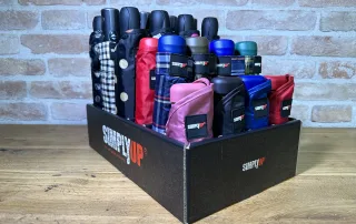 ombrelli SIMPLYUP®, ombrelli ingrosso, ombrelli per negozi, ombrelli grossisti, ombrelli GDO, fornitore ombrelli, vendita ombrelli b2b, ombrelli alta qualità, ombrelli Made in Italy, ombrelli design, ombrelli innovativi, ombrelli robusti, ombrelli antivento, ombrelli automatici, ombrelli manuali, ombrelli pieghevoli, ombrelli lunghi, ombrelli donna, ombrelli uomo, ombrelli tascabili, ombrelli moda, ombrelli protezione pioggia, ombrelli anti-UV, tessuti alta densità, poliestere ombrello, tinto filo ombrello, raso ombrello, strutture leggere ombrello, alluminio ombrello, fibra ombrello, impugnature ergonomiche, collezioni ombrelli, accessori antipioggia, novità ombrelli, stock ombrelli, catalogo ombrelli SIMPLYUP®, distributore ombrelli, soluzioni B2B ombrelli, ombrelli per rivenditori, ombrelli vari modelli