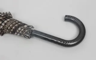 ombrelli SIMPLYUP®, ombrelli ingrosso, ombrelli per negozi, ombrelli grossisti, ombrelli GDO, fornitore ombrelli, vendita ombrelli b2b, ombrelli alta qualità, ombrelli Made in Italy, ombrelli design, ombrelli innovativi, ombrelli robusti, ombrelli antivento, ombrelli automatici, ombrelli manuali, ombrelli pieghevoli, ombrelli lunghi, ombrelli donna, ombrelli uomo, ombrelli tascabili, ombrelli moda, ombrelli protezione pioggia, ombrelli anti-UV, tessuti alta densità, poliestere ombrello, tinto filo ombrello, raso ombrello, strutture leggere ombrello, alluminio ombrello, fibra ombrello, impugnature ergonomiche, collezioni ombrelli, accessori antipioggia, novità ombrelli, stock ombrelli, catalogo ombrelli SIMPLYUP®, distributore ombrelli, soluzioni B2B ombrelli, ombrelli per rivenditori, ombrelli vari modelli