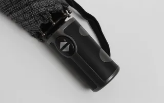 ombrelli SIMPLYUP®, ombrelli ingrosso, ombrelli per negozi, ombrelli grossisti, ombrelli GDO, fornitore ombrelli, vendita ombrelli b2b, ombrelli alta qualità, ombrelli Made in Italy, ombrelli design, ombrelli innovativi, ombrelli robusti, ombrelli antivento, ombrelli automatici, ombrelli manuali, ombrelli pieghevoli, ombrelli lunghi, ombrelli donna, ombrelli uomo, ombrelli tascabili, ombrelli moda, ombrelli protezione pioggia, ombrelli anti-UV, tessuti alta densità, poliestere ombrello, tinto filo ombrello, raso ombrello, strutture leggere ombrello, alluminio ombrello, fibra ombrello, impugnature ergonomiche, collezioni ombrelli, accessori antipioggia, novità ombrelli, stock ombrelli, catalogo ombrelli SIMPLYUP®, distributore ombrelli, soluzioni B2B ombrelli, ombrelli per rivenditori, ombrelli vari modelli