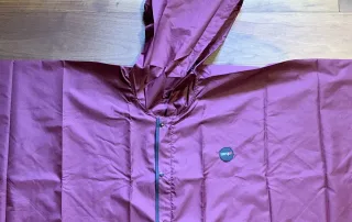 materiali poncho ingrosso, componenti poncho b2b, tessuto impermeabile poncho, nylon poncho, poliestere poncho, tessuto traspirante, cuciture termosaldate, rivestimento idrorepellente, cerniere impermeabili, bottoni automatici poncho, coulisse cappuccio, regolatori cordoncino, tasche impermeabili, design pieghevole poncho, sacca custodia poncho, dettagli riflettenti, zip YKK, fodera interna poncho, bordi rinforzati, fibbie per poncho, sistema di chiusura poncho, maniche poncho, aperture laterali, fornitore tessuti tecnici, ingrosso accessori poncho, componenti per GDO poncho, kit riparazione poncho, passanti per poncho, rinforzi anti-strappo, materiali riciclati poncho, poncho ecologici, leggerezza tessuto poncho, resistenza abrasione, rivestimento PU, membrana impermeabile, brevetto impermeabilità, design ergonomico poncho, accessori per outerwear, parti di ricambio poncho