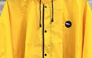 materiali poncho ingrosso, componenti poncho b2b, tessuto impermeabile poncho, nylon poncho, poliestere poncho, tessuto traspirante, cuciture termosaldate, rivestimento idrorepellente, cerniere impermeabili, bottoni automatici poncho, coulisse cappuccio, regolatori cordoncino, tasche impermeabili, design pieghevole poncho, sacca custodia poncho, dettagli riflettenti, zip YKK, fodera interna poncho, bordi rinforzati, fibbie per poncho, sistema di chiusura poncho, maniche poncho, aperture laterali, fornitore tessuti tecnici, ingrosso accessori poncho, componenti per GDO poncho, kit riparazione poncho, passanti per poncho, rinforzi anti-strappo, materiali riciclati poncho, poncho ecologici, leggerezza tessuto poncho, resistenza abrasione, rivestimento PU, membrana impermeabile, brevetto impermeabilità, design ergonomico poncho, accessori per outerwear, parti di ricambio poncho